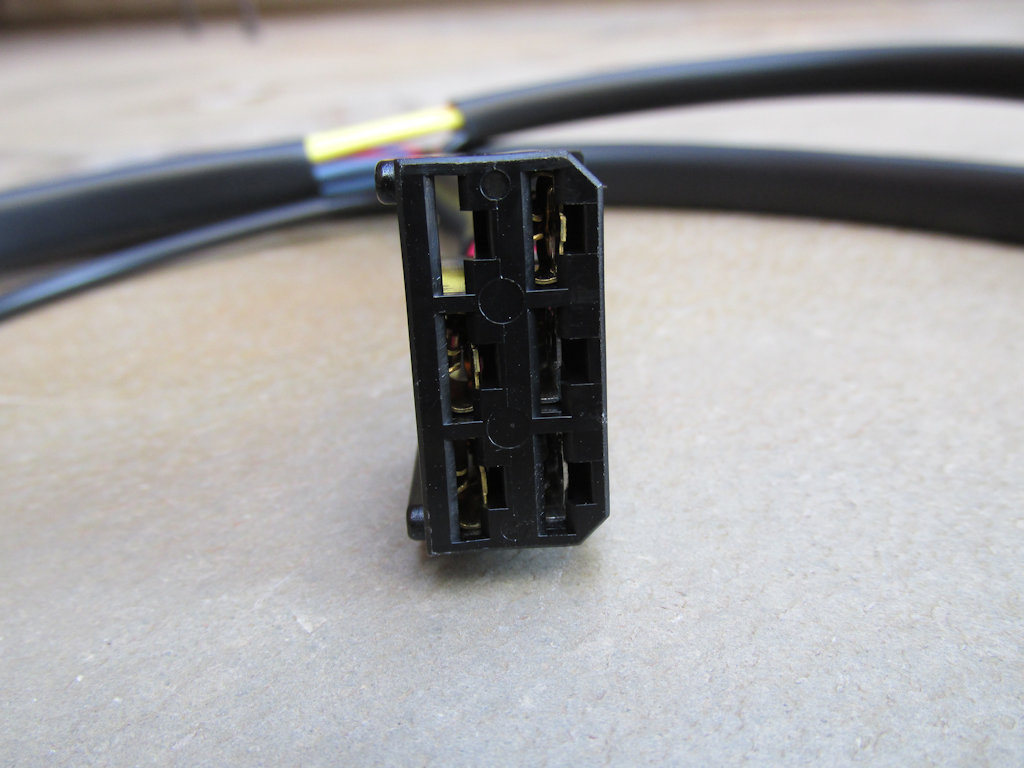 6 terminal connection to the ECU.