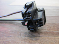 3 terminal connection to the headlight bulb.