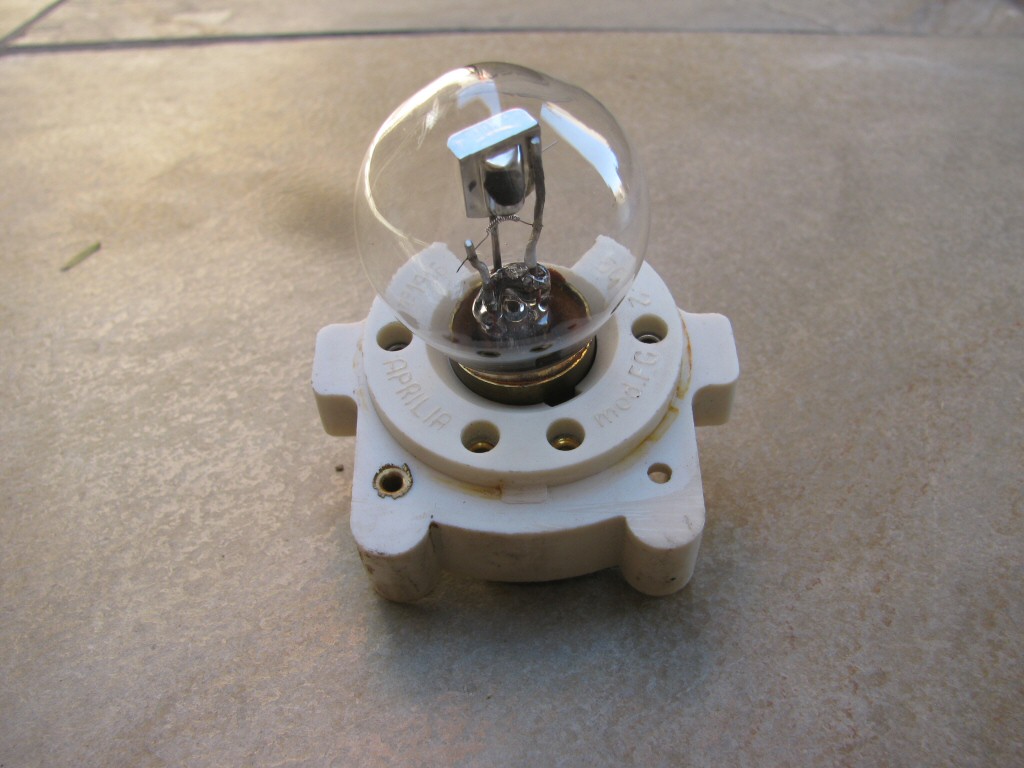 Headlight socket and bulb as fit to a Moto Guzzi Astore.